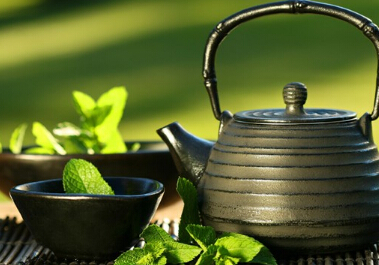 喝茶不能和這些東西同食,一遇茶湯變成毒!