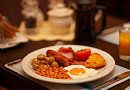 夏天吃熱食、喝熱茶反而更消暑？營養科醫師解析老年人夏季飲食之道