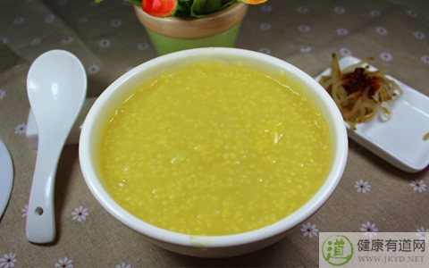 小米粥的功效 小米粥的功效