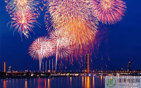 夢見過年放煙花好嗎