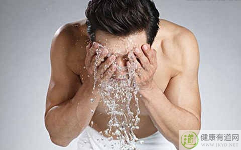 冬季男士如何護膚 冬季男士如何護膚