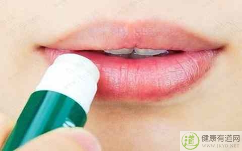 冬季嘴唇干怎麼辦 冬季嘴唇干怎麼辦