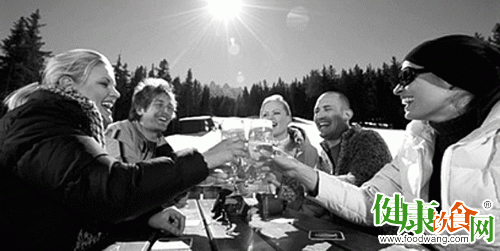 想喝酒御寒?可能只會越喝越冷!