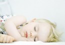 孩子突發腹痛可能是蛔蟲症？判斷方法與止痛處理全攻略