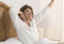 老年人睡前床上健身方法：織布、抱枕、晃海三種療法